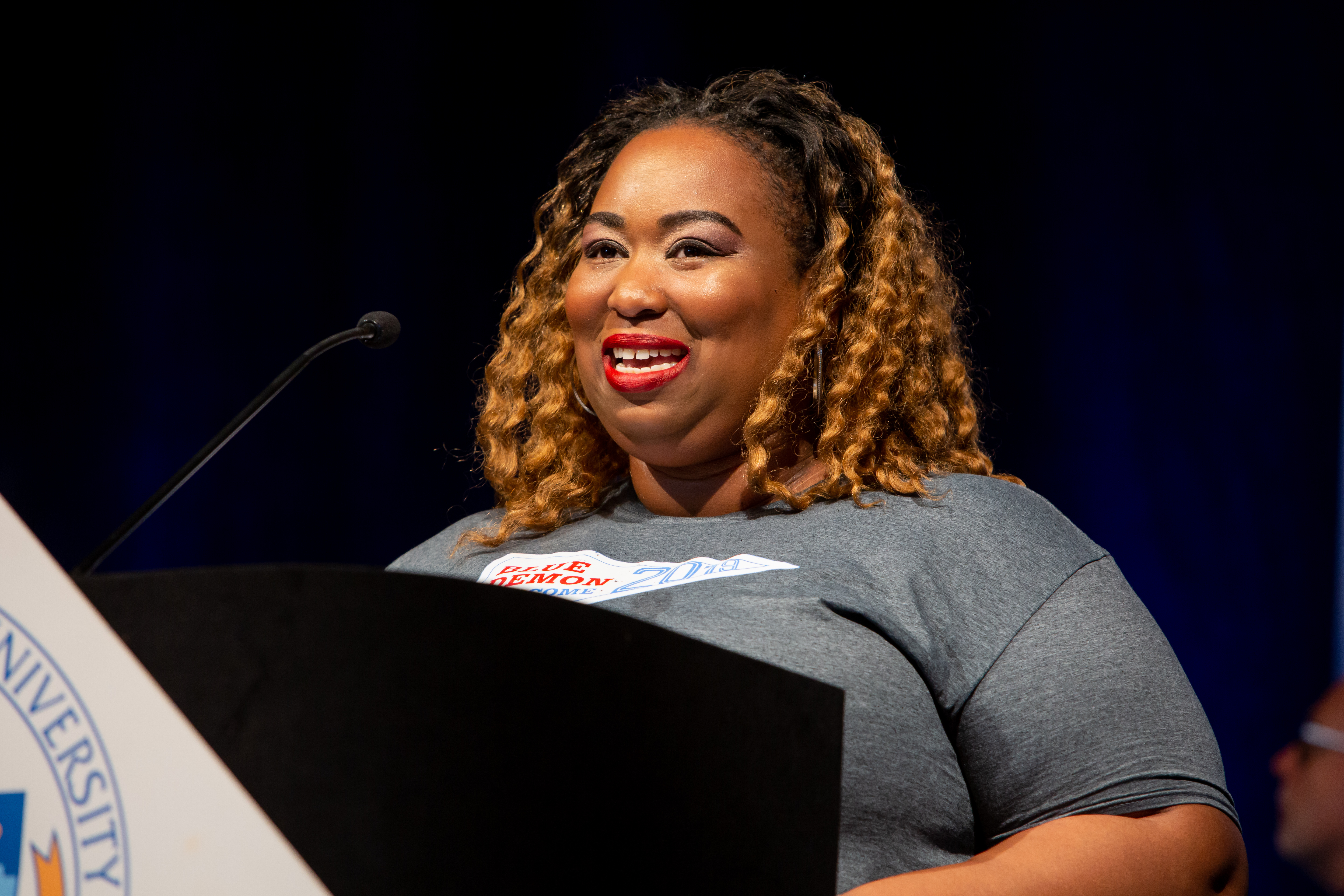 Quiana Stone, associate director for selection and training in Residential Education, sings a rousing rendition of the National Anthem at the beginning of the event. (DePaul University/Randall Spriggs)